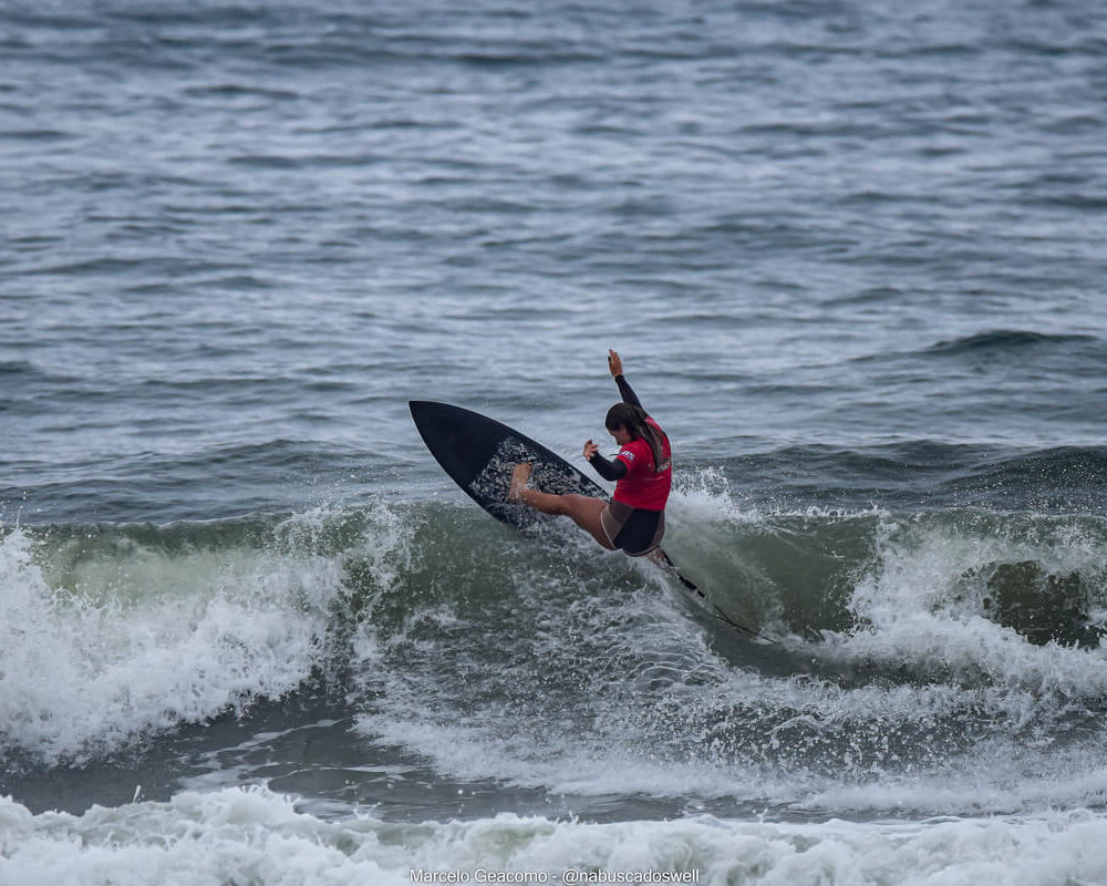 Luiza Savoi, FT Kids On Fire 2024, Praia Grande de Ubatuba (SP). Foto: Marcelo Geacomo / @nabuscadoswell