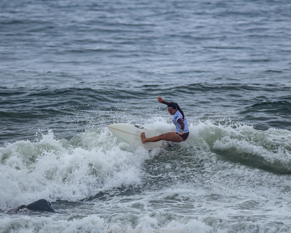 Marina Suguimoto, FT Kids On Fire 2024, Praia Grande de Ubatuba (SP). Foto: Marcelo Geacomo / @nabuscadoswell