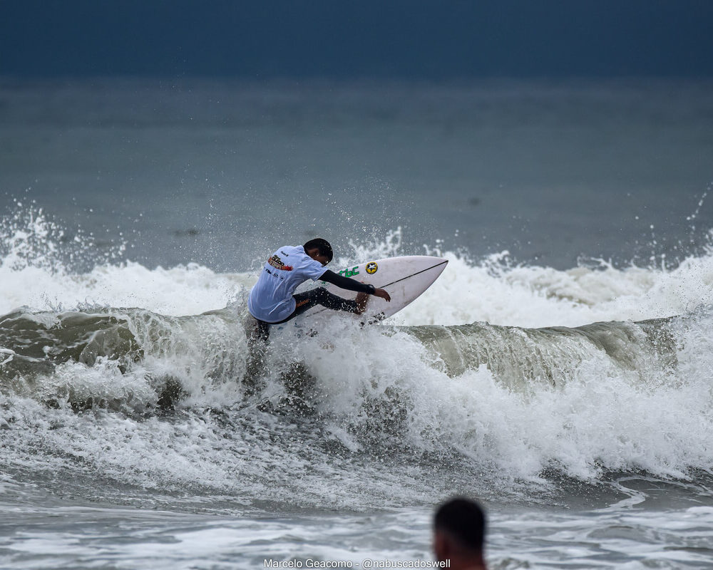 Raoni Rodrigues, FT Kids On Fire 2024, Praia Grande de Ubatuba (SP). Foto: Marcelo Geacomo / @nabuscadoswell