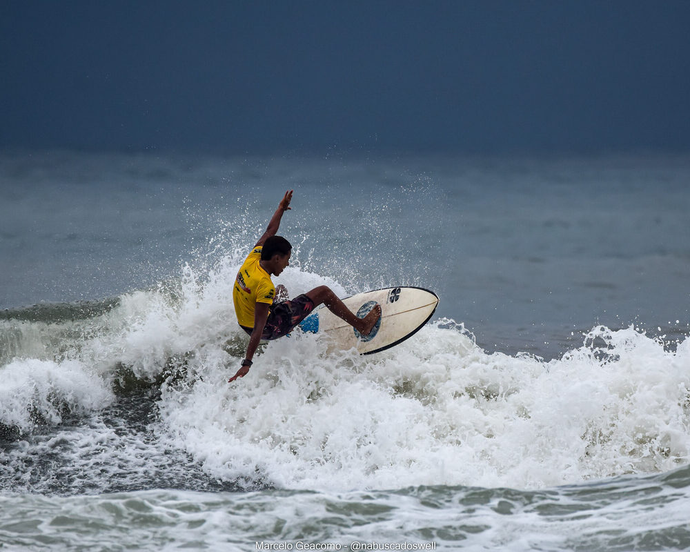 Davi de Souza, FT Kids On Fire 2024, Praia Grande de Ubatuba (SP). Foto: Marcelo Geacomo / @nabuscadoswell