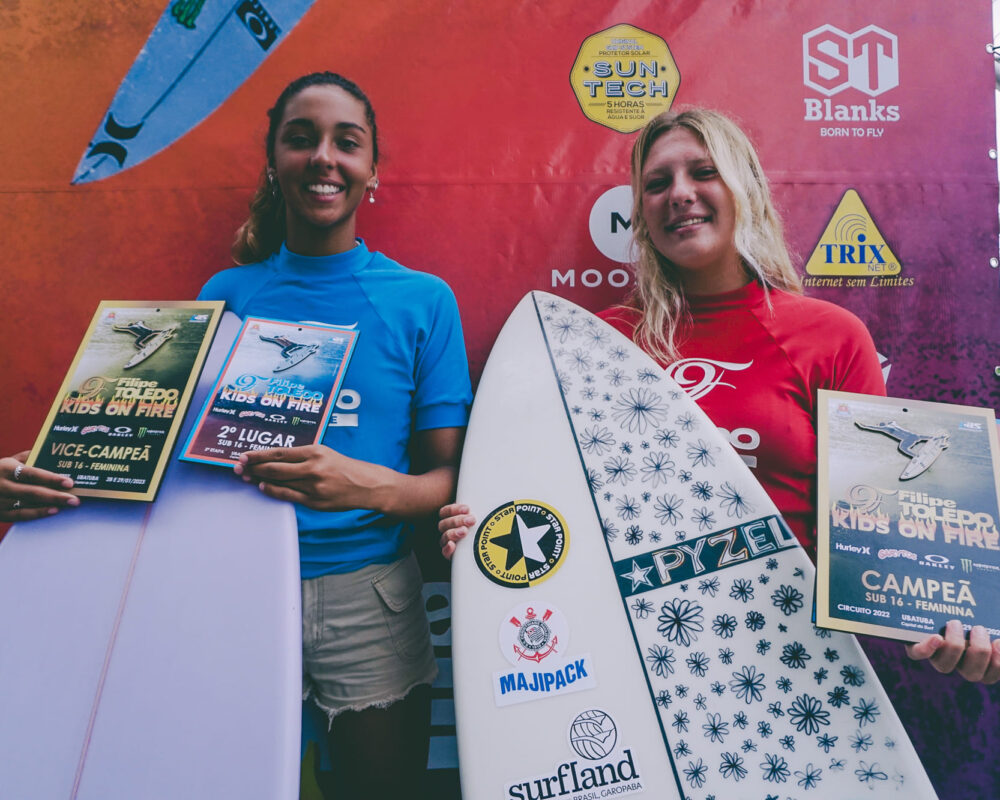 Aurora Ribeiro e Nairê Marquez, Circuito FT Kids On Fire 2022, Praia Grande, Ubatuba (SP). Foto: Gabriel Ferreira