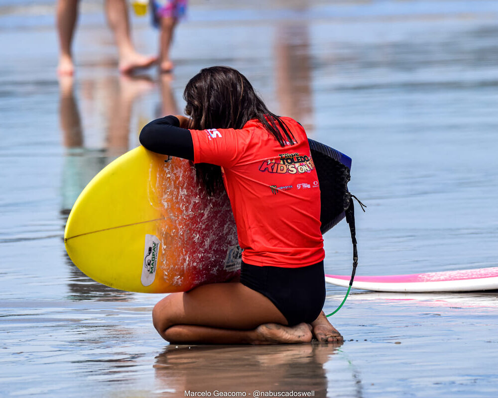 Catarina Kobayashi, Segunda etapa do FT Kids On Fire 2024, Praia Grande de Ubatuba (SP). Foto: Marcelo Geacomo / @nabuscadoswell