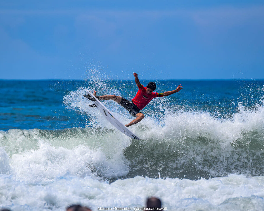 Bryan Almeida, Segunda etapa do FT Kids On Fire 2024, Praia Grande de Ubatuba (SP). Foto: Marcelo Geacomo / @nabuscadoswell