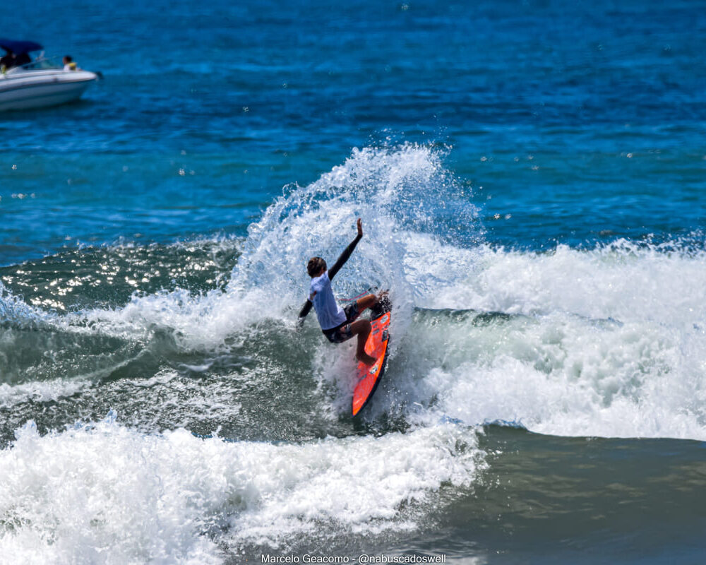 Eduardo Mulford, FT Kids On Fire 2024, Praia Grande de Ubatuba (SP). Foto: Marcelo Geacomo / @nabuscadoswell