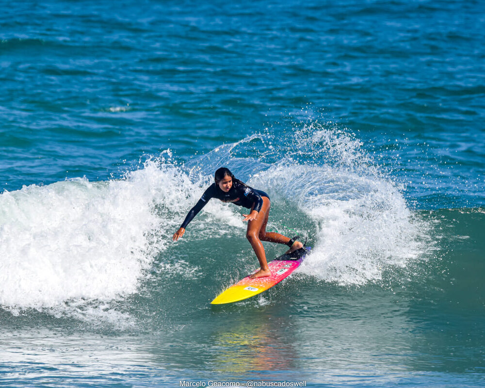 Catarina Kobayashi, Terceira etapa do FT Kids On Fire 2024, Praia Grande de Ubatuba (SP). Foto: Marcelo Geacomo / @nabuscadoswell