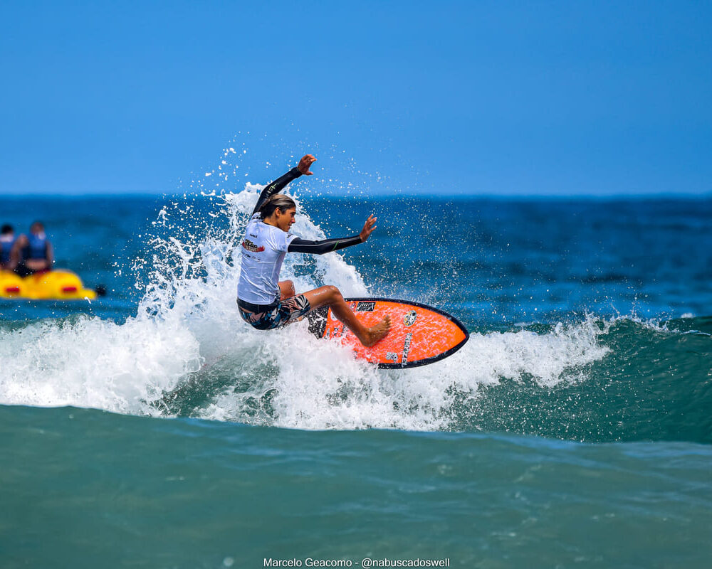 Eduardo Mulford, FT Kids On Fire 2024, Praia Grande de Ubatuba (SP). Foto: Marcelo Geacomo / @nabuscadoswell