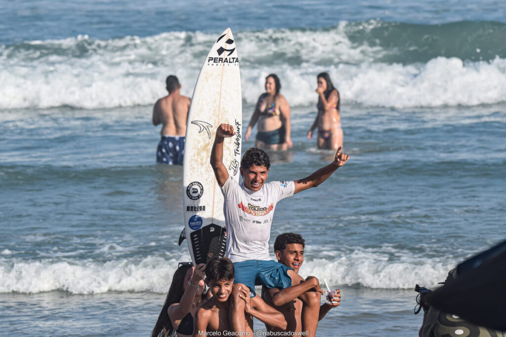 Calebe Simões, Terceira etapa do FT Kids On Fire 2024, Praia Grande de Ubatuba (SP). Foto: Marcelo Geacomo / @nabuscadoswell