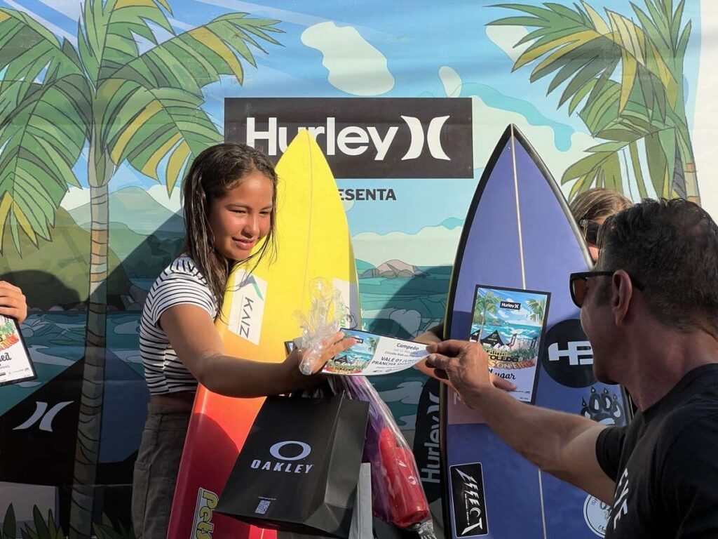 Catarina Kobayashi, Terceira etapa do FT Kids On Fire 2024, Praia Grande de Ubatuba (SP). Foto: Marcelo Geacomo / @nabuscadoswell