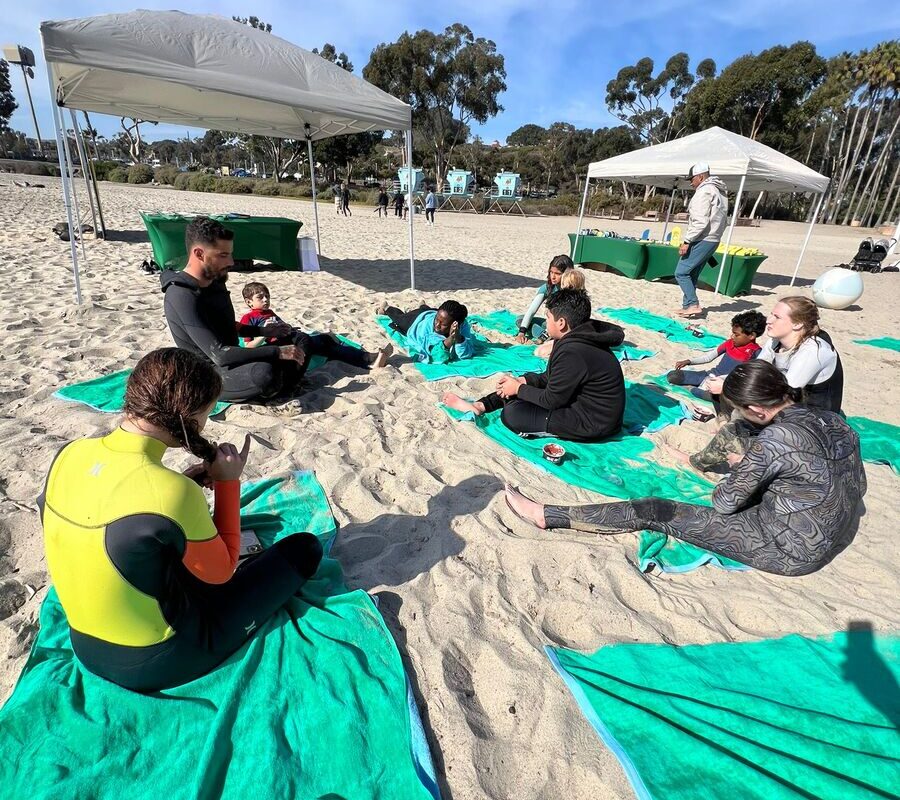 Instituto Filipe Toledo, em parceria com a The Wild and Whimsy Foundation, participa de ação social com crianças em San Clemente.