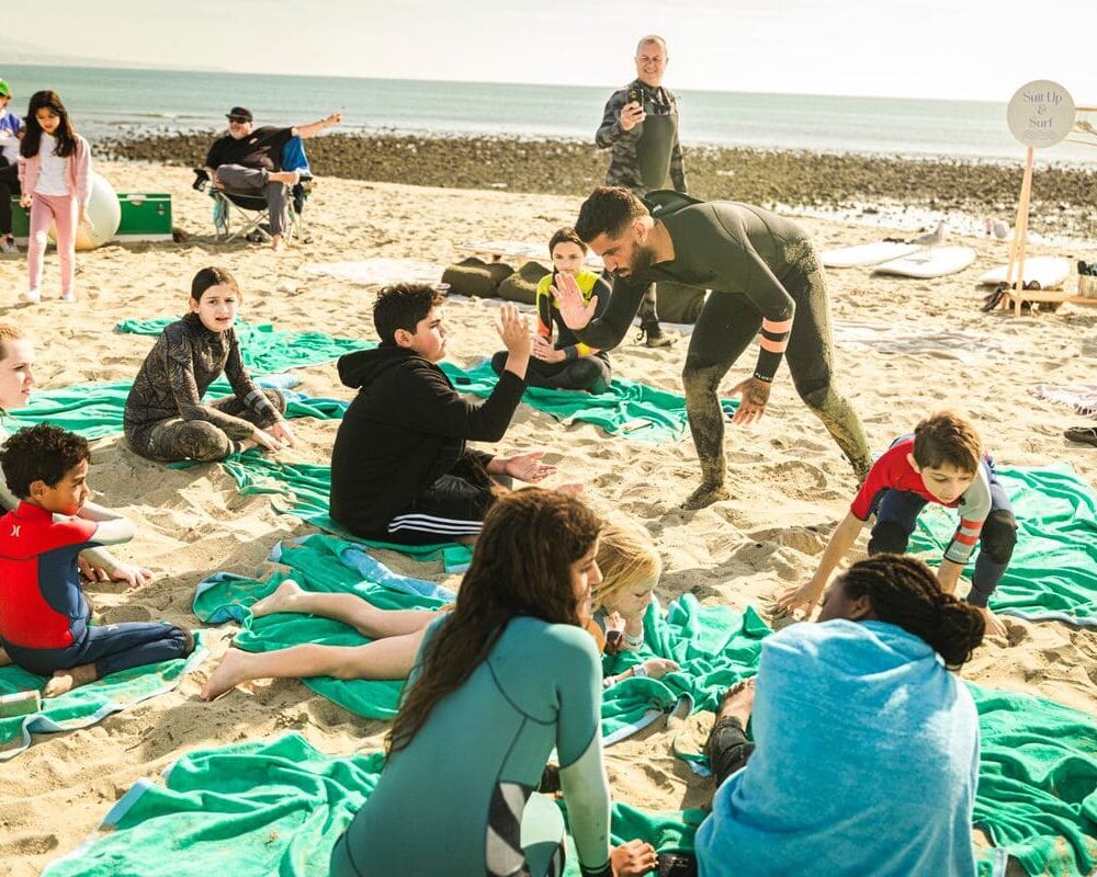 Instituto Filipe Toledo, em parceria com a The Wild and Whimsy Foundation, participa de ação social com crianças em San Clemente. Foto: Wellington Gonzalez / @wellington_g