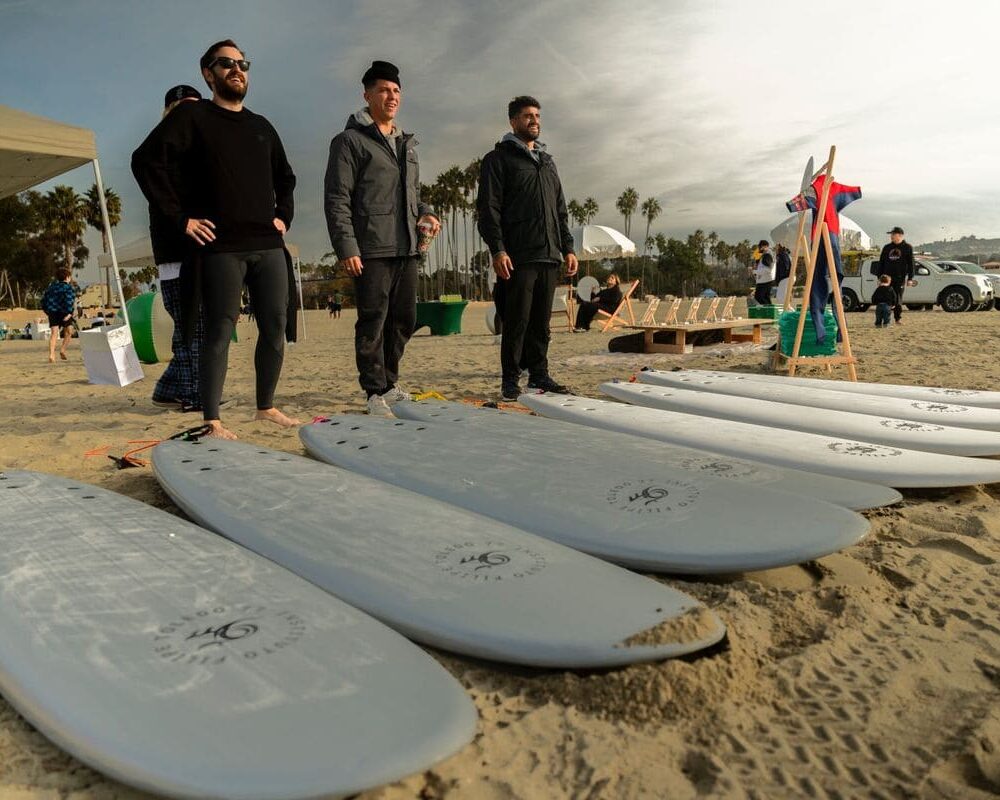 Instituto Filipe Toledo, em parceria com a The Wild and Whimsy Foundation, participa de ação social com crianças em San Clemente. Foto: Wellington Gonzalez / @wellington_g