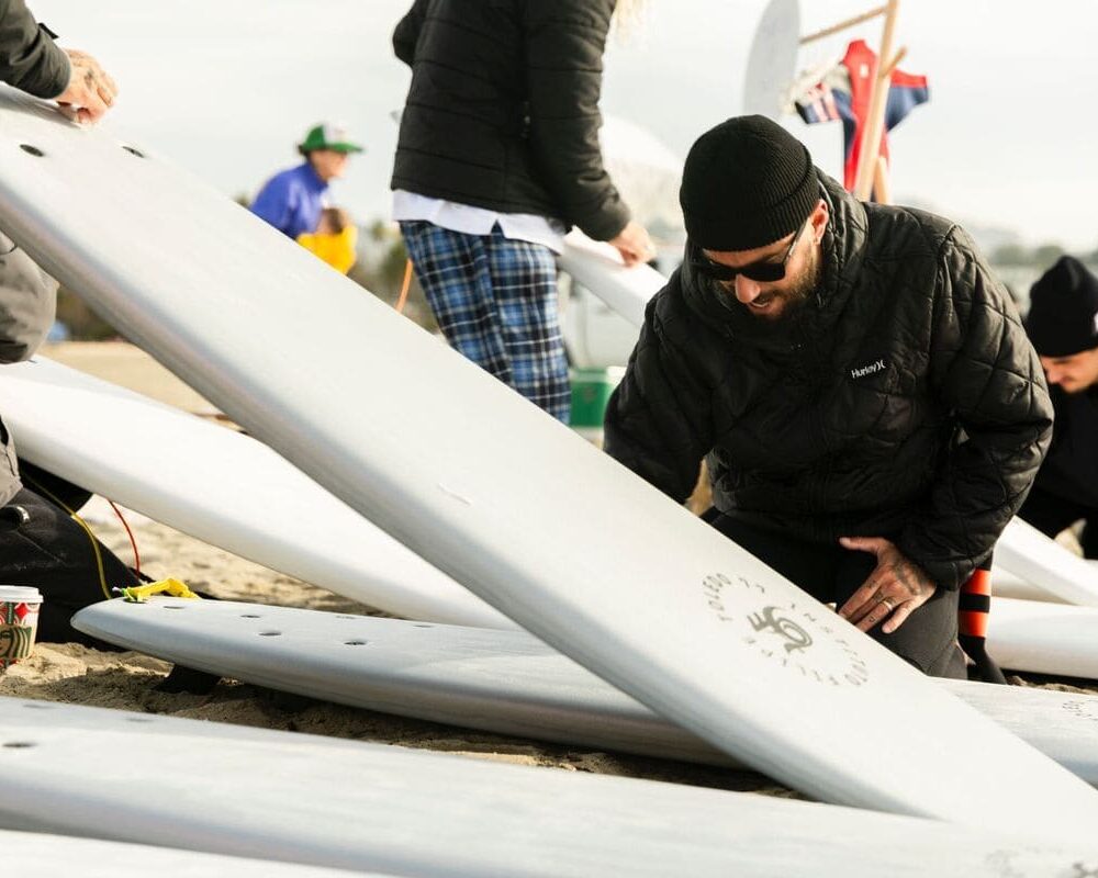 Instituto Filipe Toledo, em parceria com a The Wild and Whimsy Foundation, participa de ação social com crianças em San Clemente. Foto: Wellington Gonzalez / @wellington_g