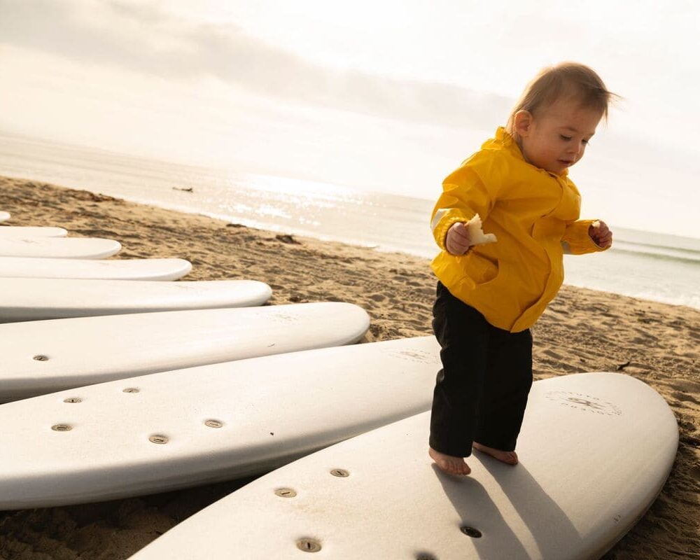 Instituto Filipe Toledo, em parceria com a The Wild and Whimsy Foundation, participa de ação social com crianças em San Clemente. Foto: Wellington Gonzalez / @wellington_g