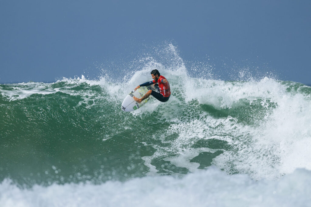Filipe Toledo_25Bells_8983_Ed Sloane(1)