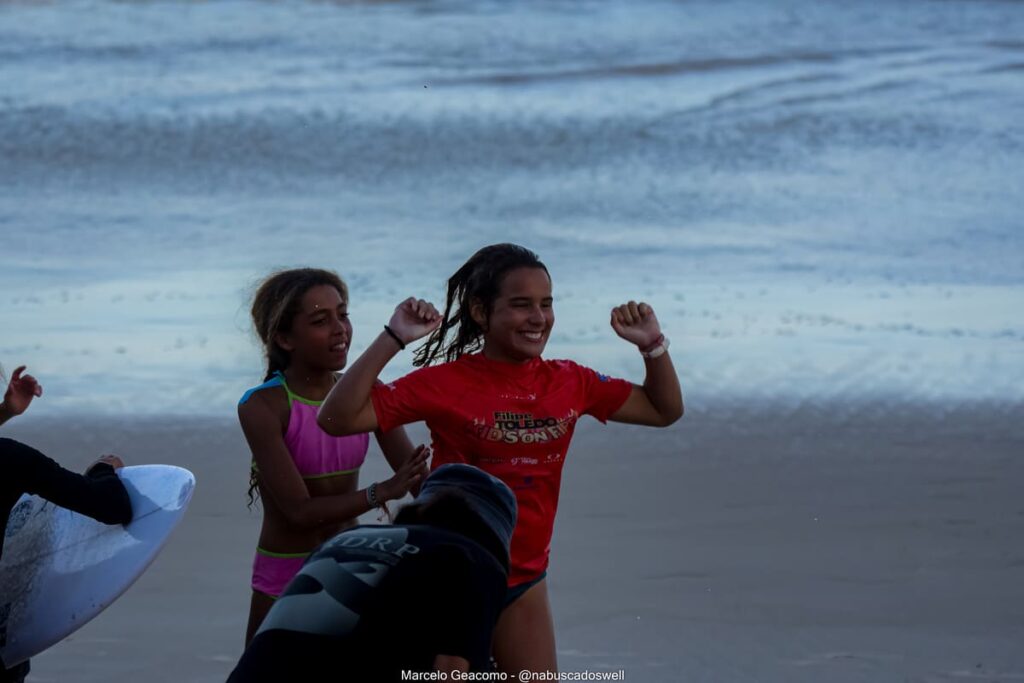Primeira etapa do Circuito Filipe Toledo Kids On Fire 2025, Praia Grande, Ubatuba (SP). Foto: Marcelo Geacomo / @nabuscadoswell